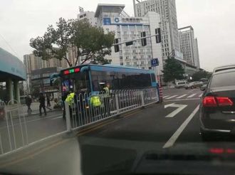 悲劇，屯溪一女性騎自行車發(fā)生車禍死亡