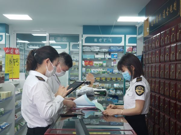 屯溪區(qū)市場監(jiān)管局開展食品藥品安全檢查護航中高考
