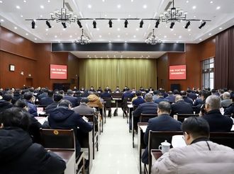 凌云在學習踐行“四下基層”優良傳統市委常委會赴歙縣現場辦公會上強調 樹立雄心、走在前列、勇當先鋒 交出屬于歙縣的高分答卷