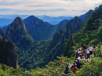 全面加快建設大黃山世界級休閑度假旅游目的地——論貫徹落實市委七屆五次全會精神 