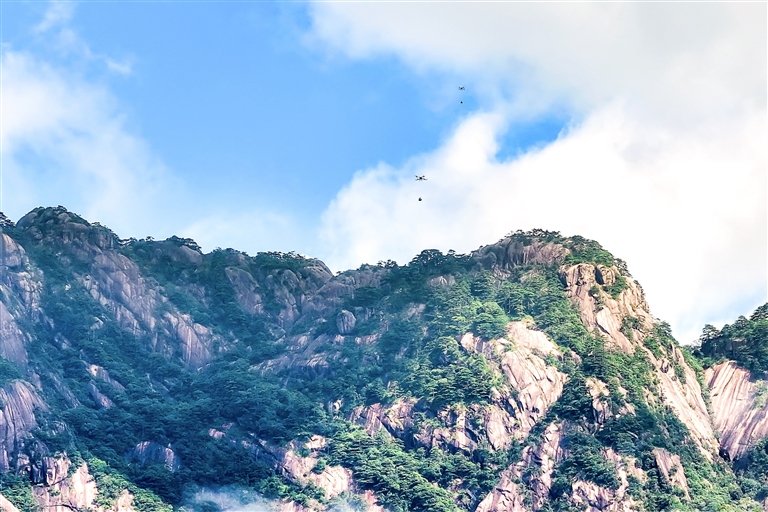 無人機當起黃山“挑山工”